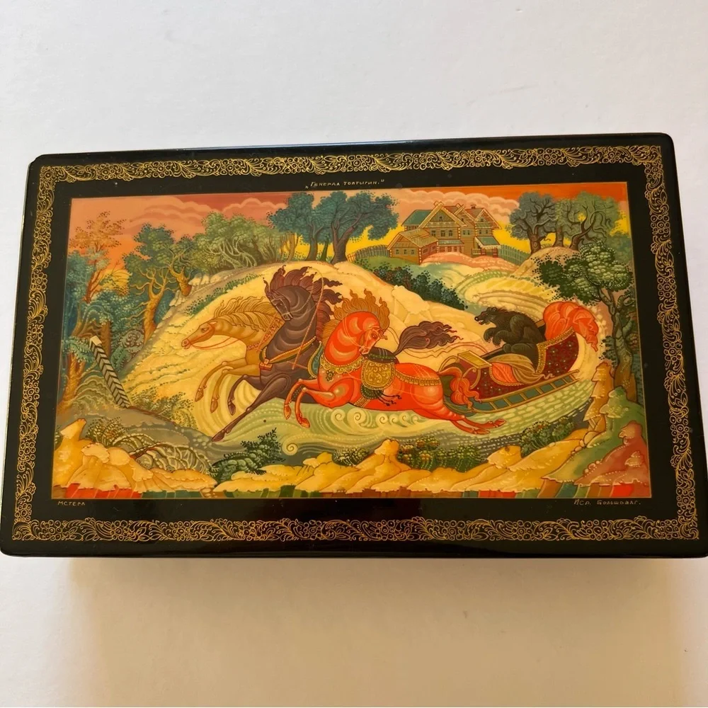 Vintage Russian Lacquer Box – Mstera Hand-Painted Papier-Mâché – 8” x 5” x 2”